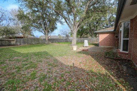 1809 Lazy Creek Lane Pearland TX 77581
