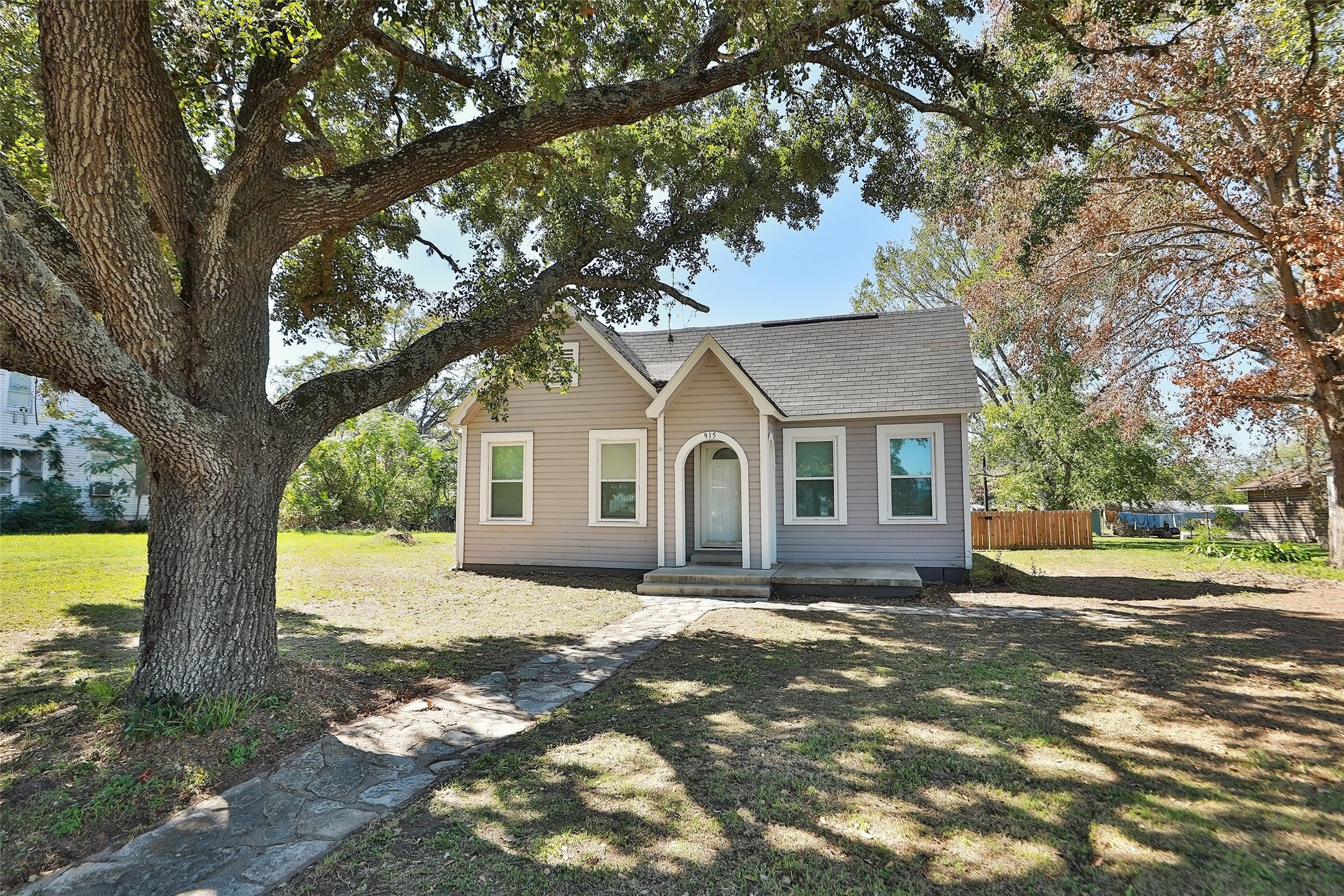 915 14th Street Hempstead TX 77445