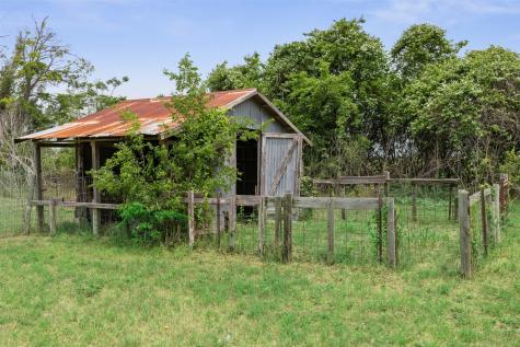 5530 Us Highway 90a W Shiner TX 77984