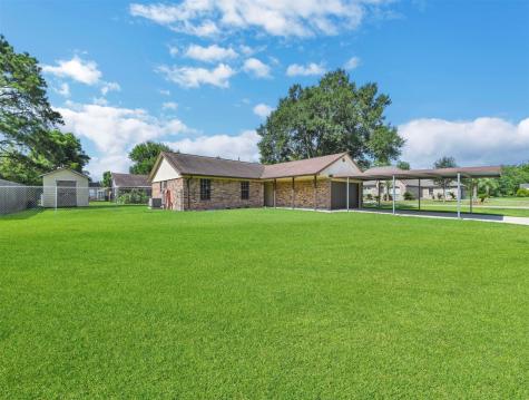 2402 Daffodil Street Highlands TX 77562