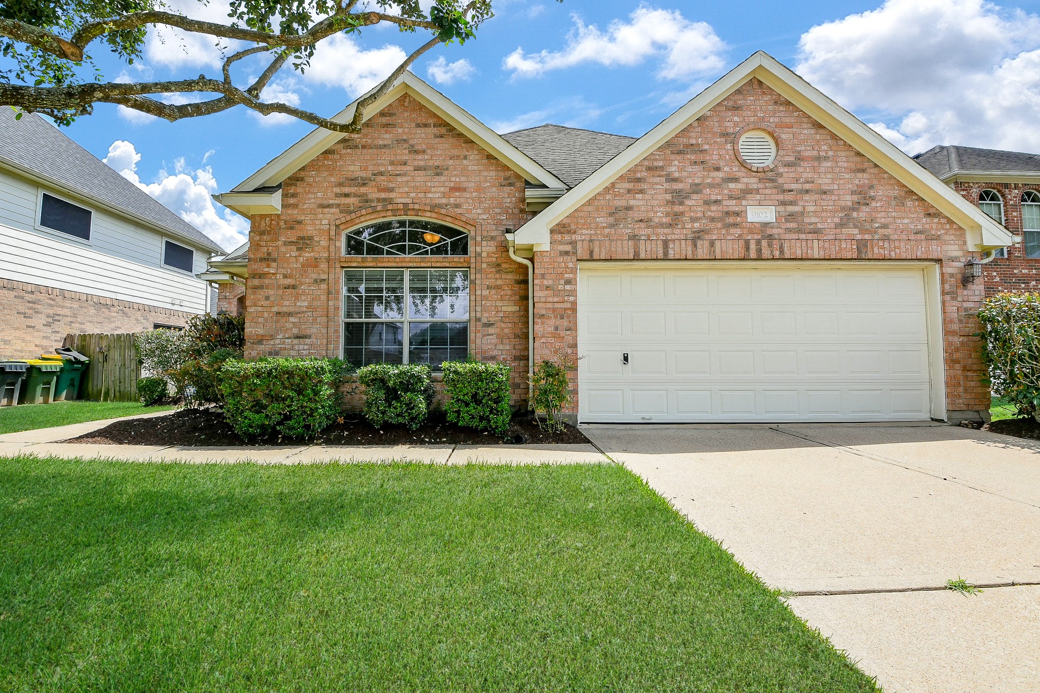 9102 Sunny Brook Lane Pearland TX 77584