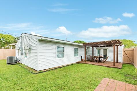 105 Marlin Avenue Galveston TX 77550