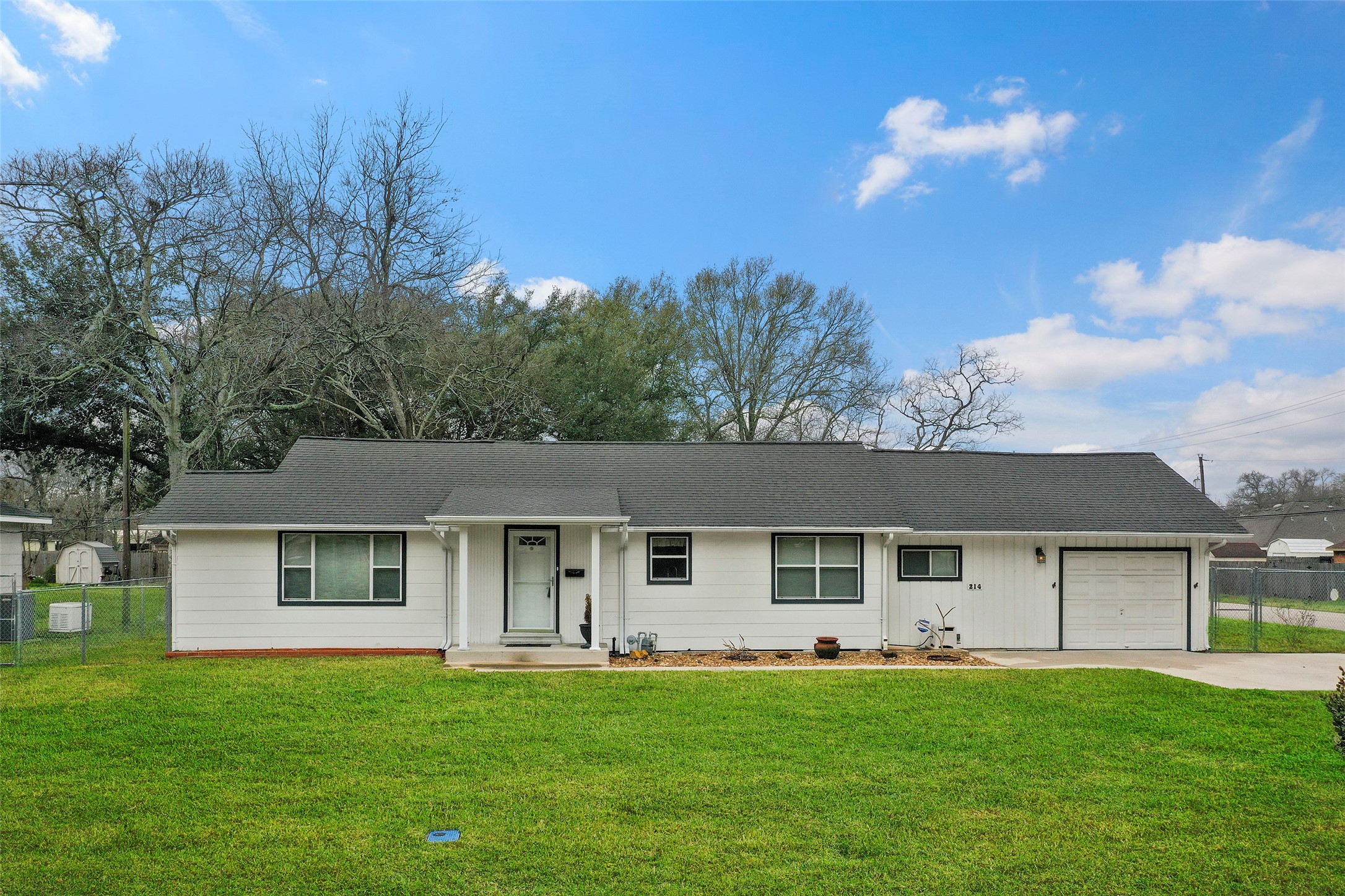 214 N 5th Street Highlands TX 77562