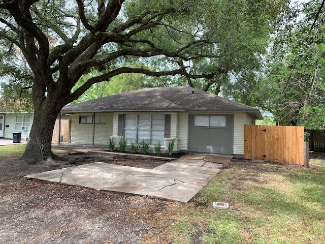 302 Sycamore Drive Hitchcock TX 77563
