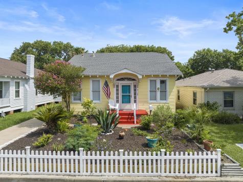 4718 Woodrow Avenue Galveston TX 77551