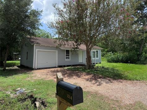 1314 Ella Street El Campo TX 77437