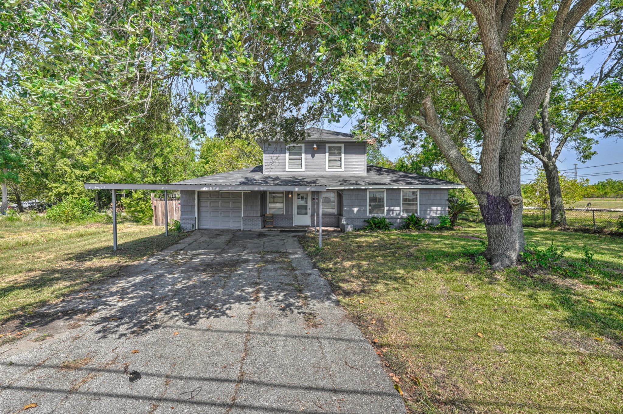 1811 South Main Street Highlands TX 77562
