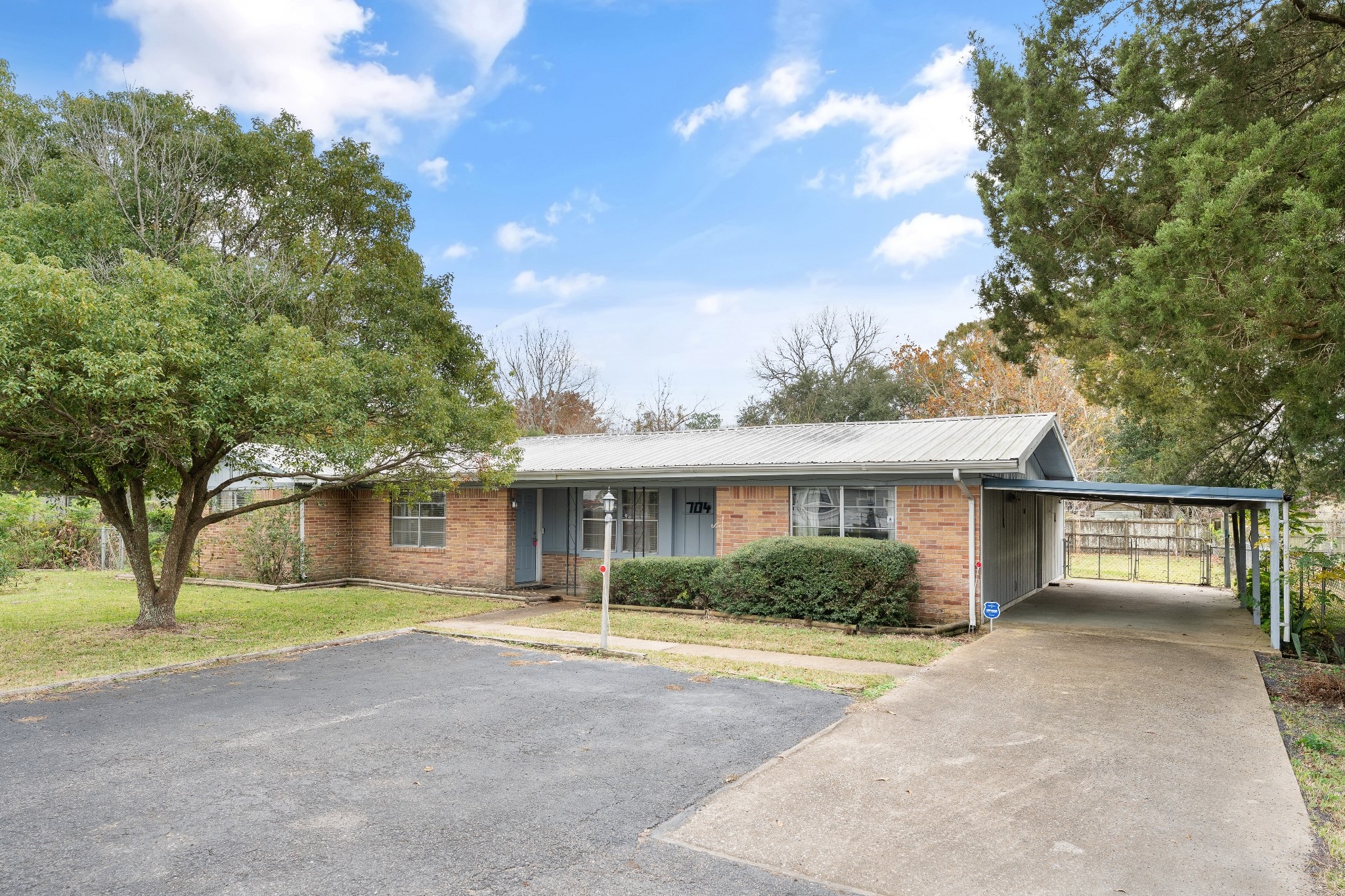 704 Cook Road Winnie TX 77665