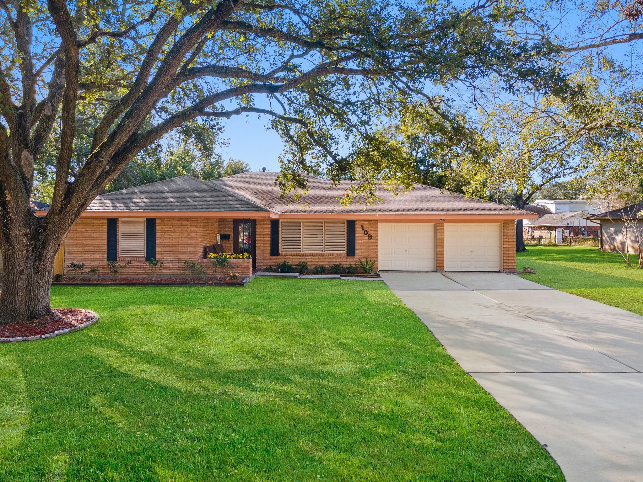 109 Wedgewood Avenue Hitchcock TX 77563