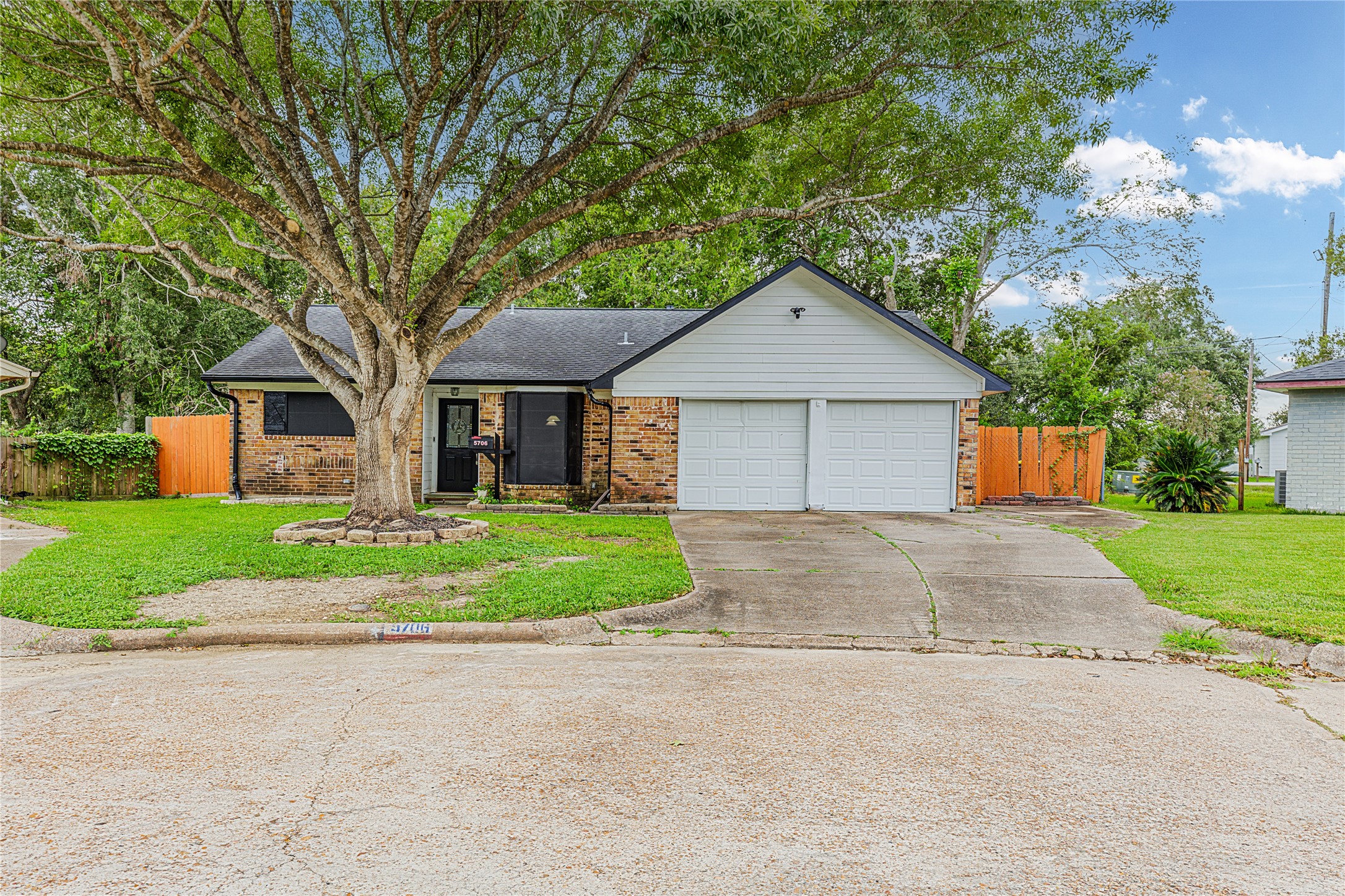 5706 Groveton Lane Pearland TX 77584