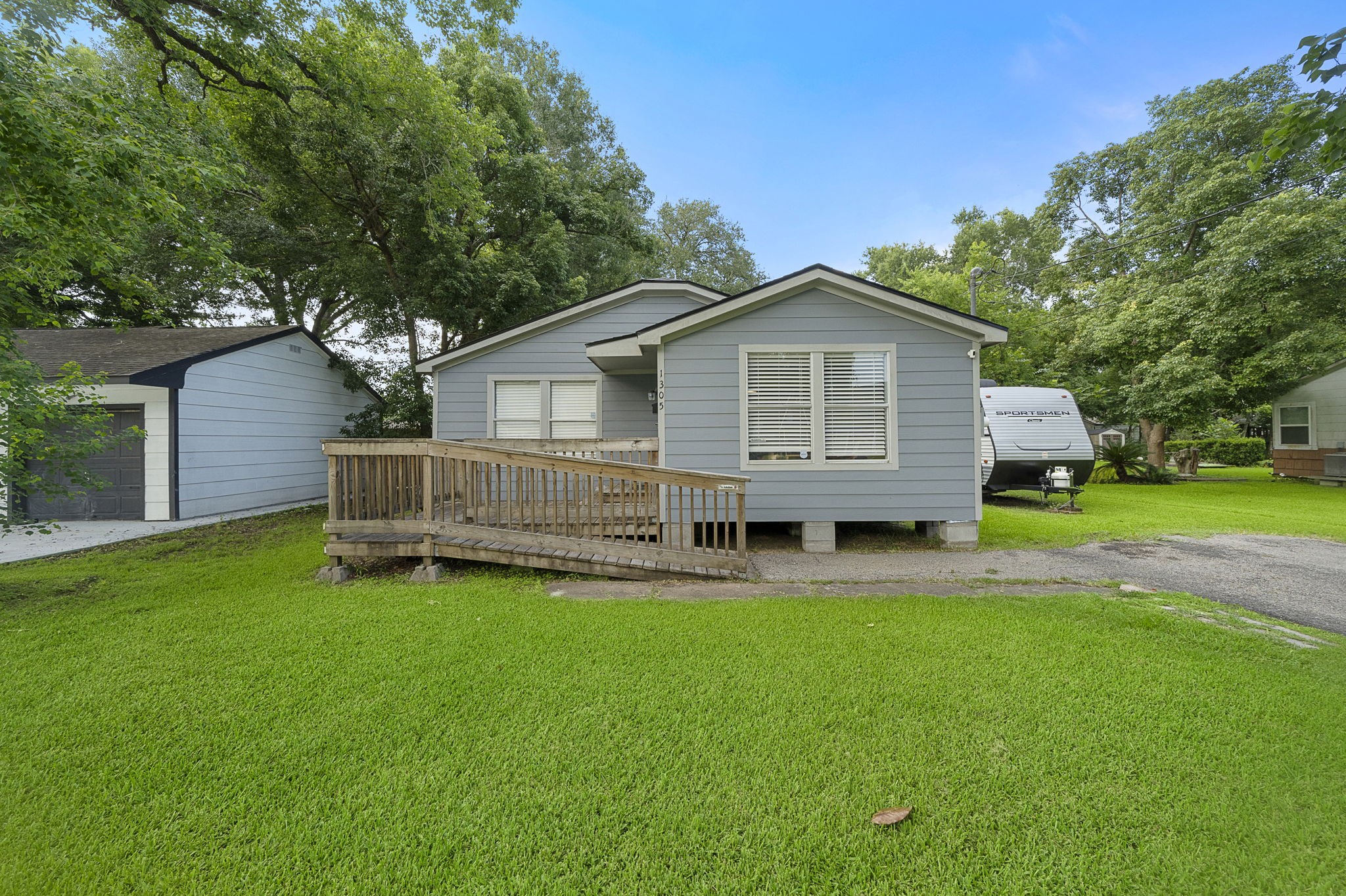 1305 Fairview Drive Alvin TX 77511