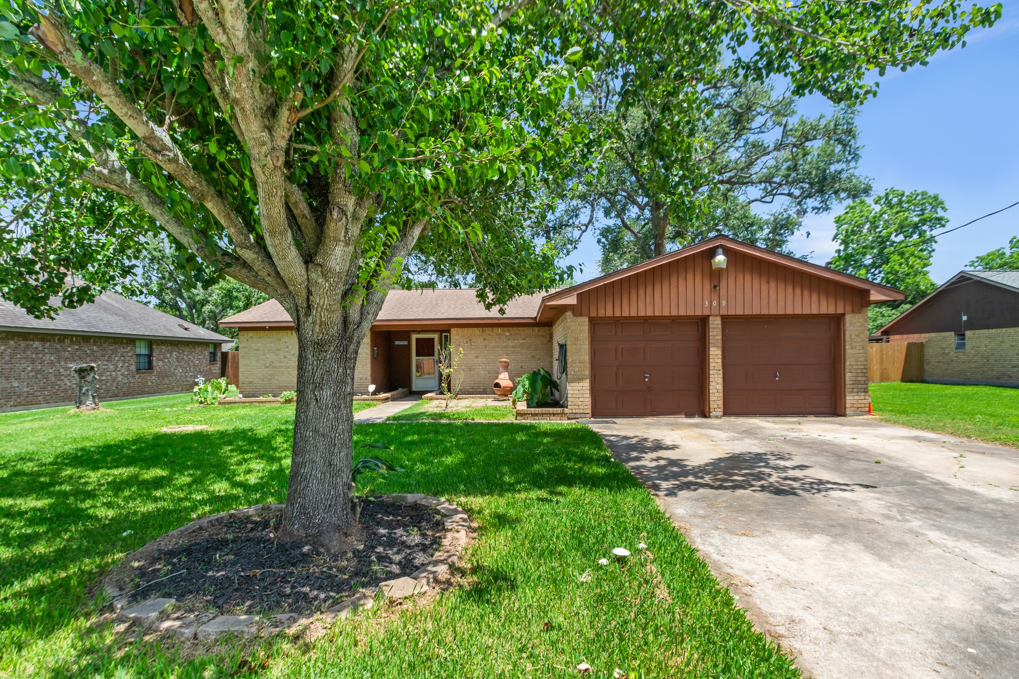 309 Nasturtium Street Lake Jackson TX 77566