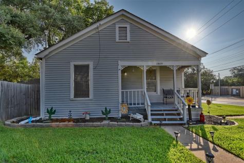 1909 Church Street Brenham TX 77833