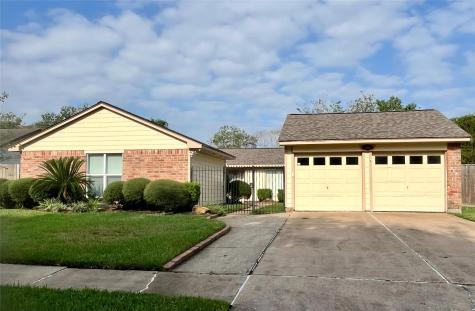534 W Castle Harbour Drive Friendswood TX 77546