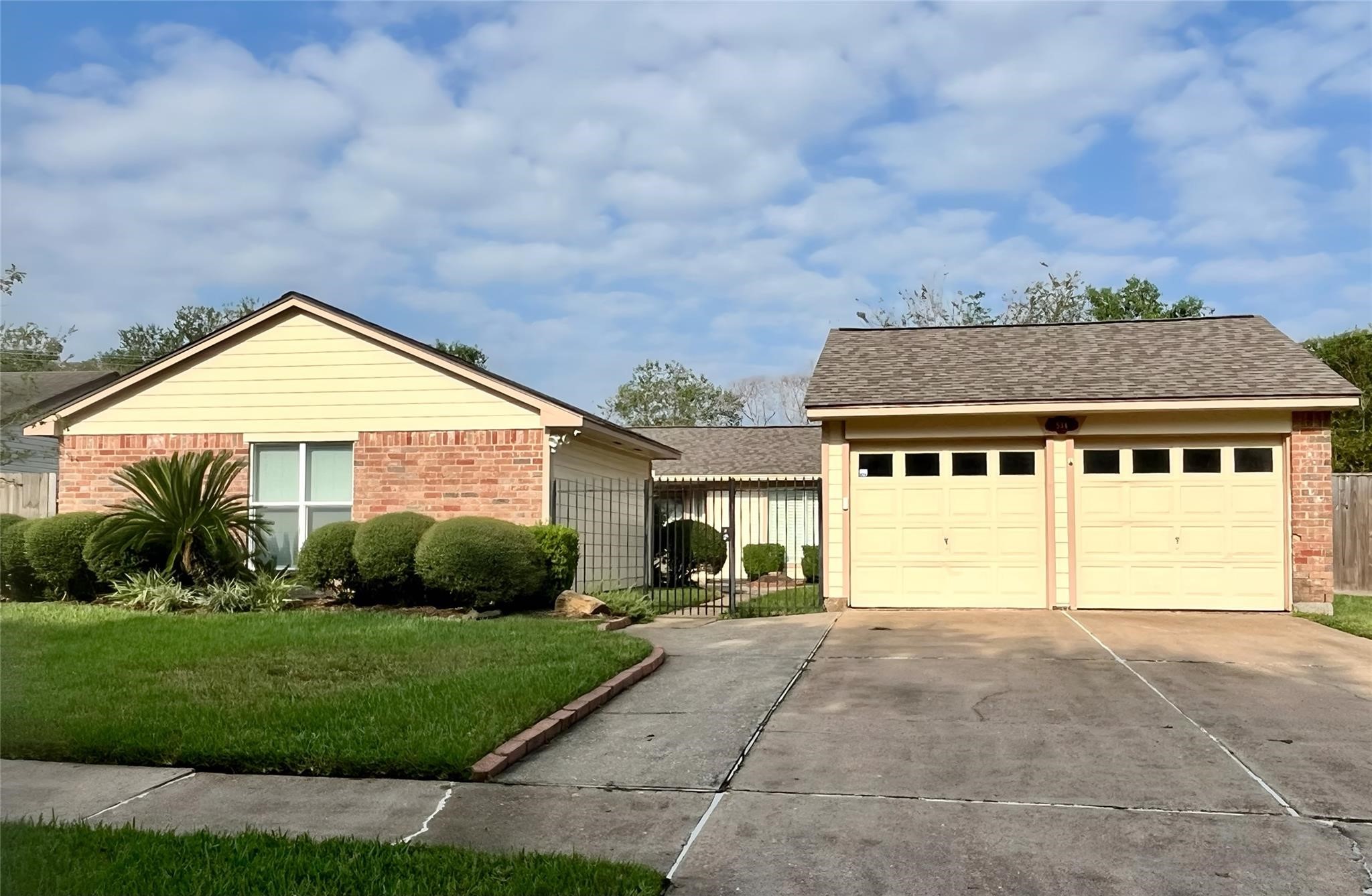534 W Castle Harbour Drive Friendswood TX 77546