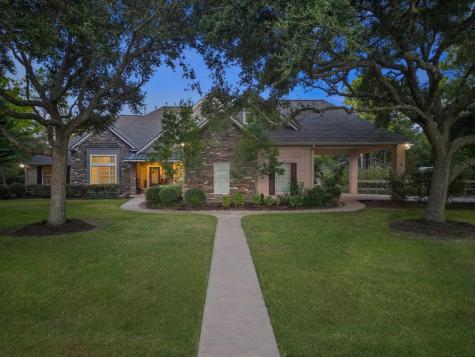 901 Meadow Lark Avenue Friendswood TX 77546