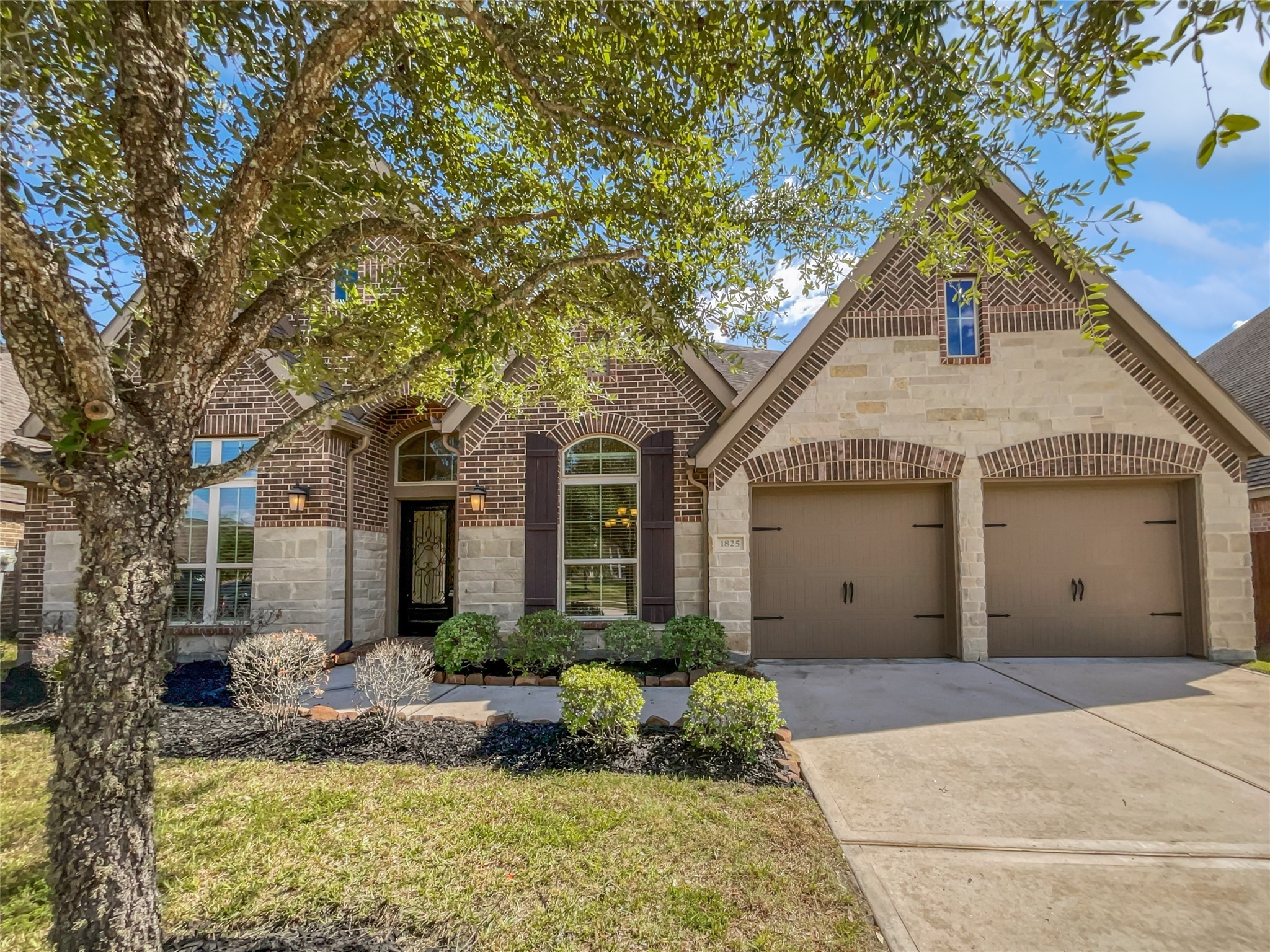 1825 Emerald Trace Lane Pearland TX 77584