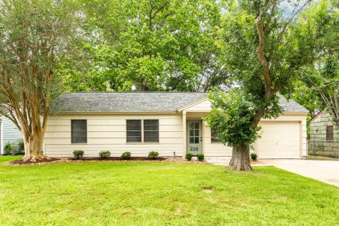 228 Laurel Street Lake Jackson TX 77566