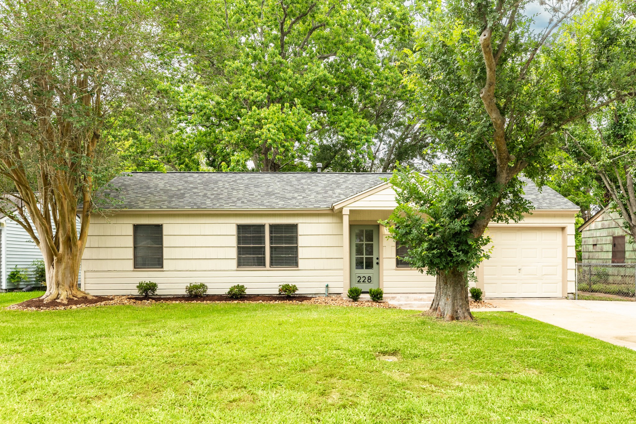 228 Laurel Street Lake Jackson TX 77566
