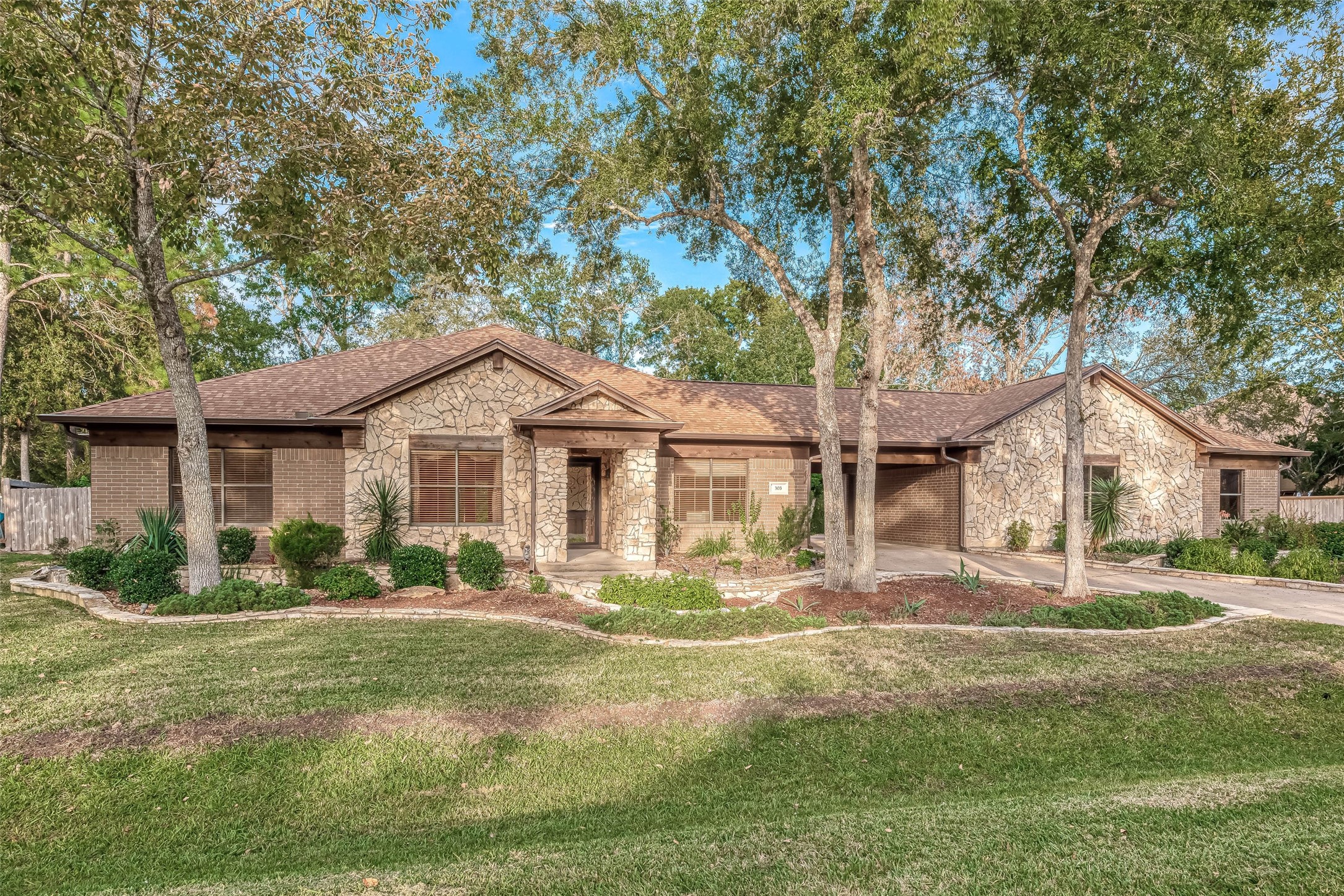 303 Scenic View Friendswood TX 77546