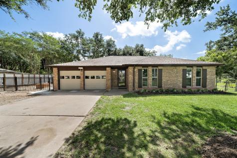 2053 Kelly Drive Pearland TX 77581