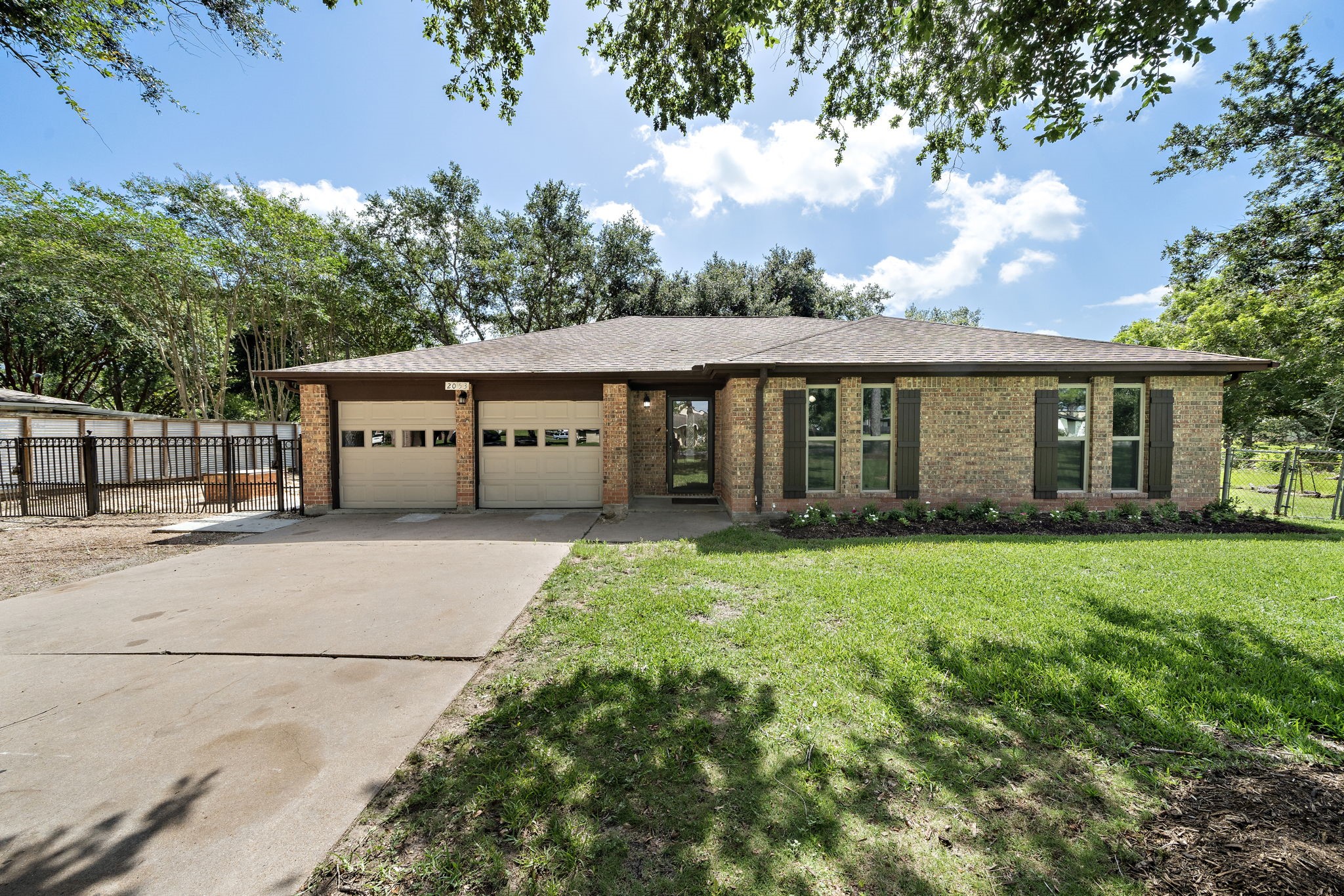 2053 Kelly Drive Pearland TX 77581