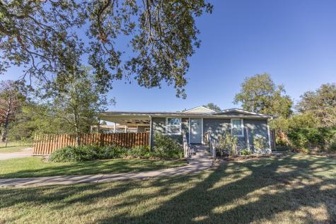 208 W Chatham Street Bellville TX 77418