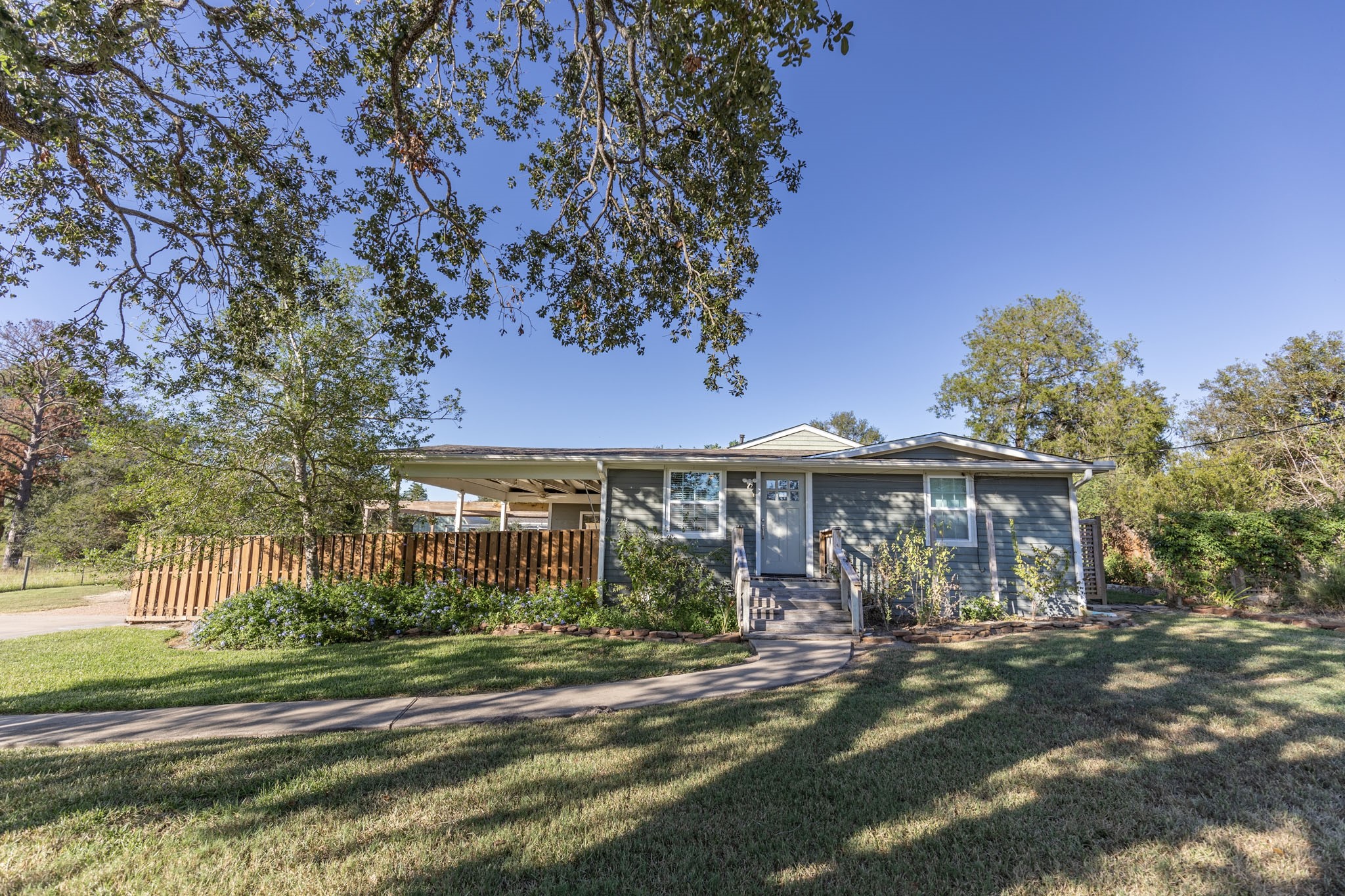208 W Chatham Street Bellville TX 77418