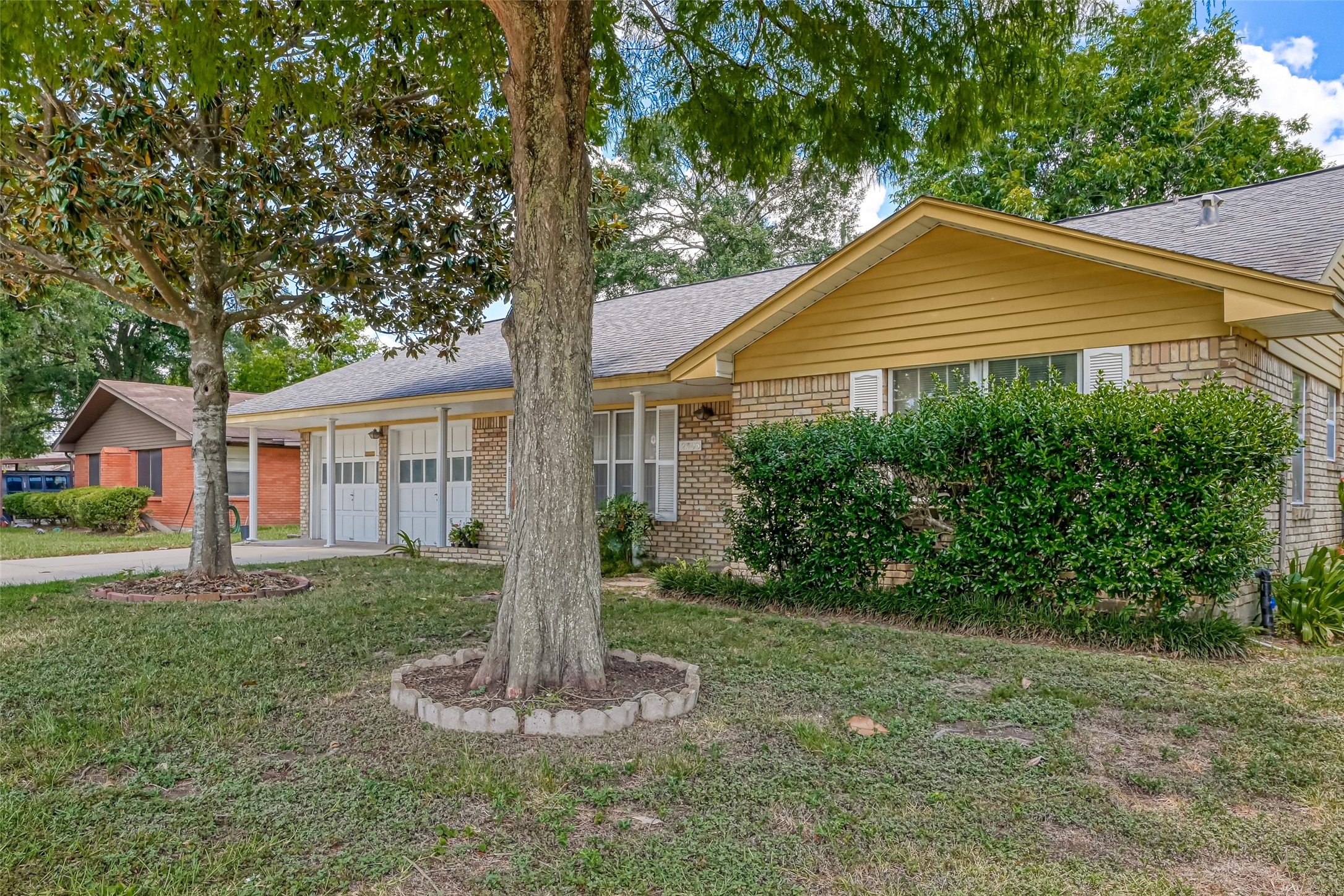 2303 E Martha Lane Pasadena TX 77502