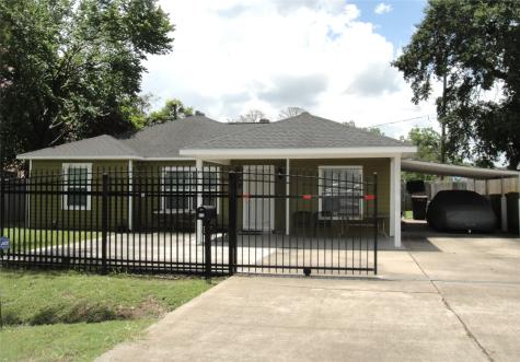 402 Twin Oaks Street Houston TX 77076