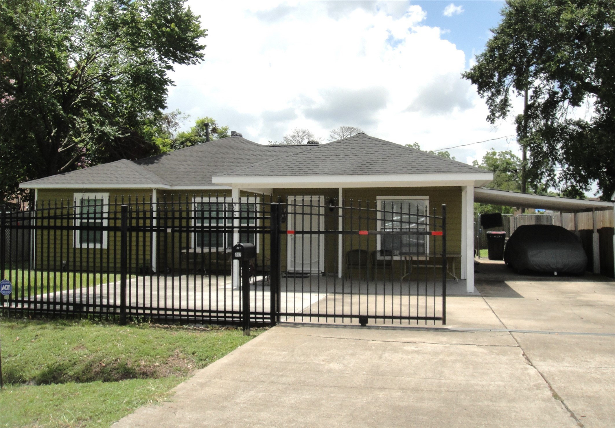 402 Twin Oaks Street Houston TX 77076