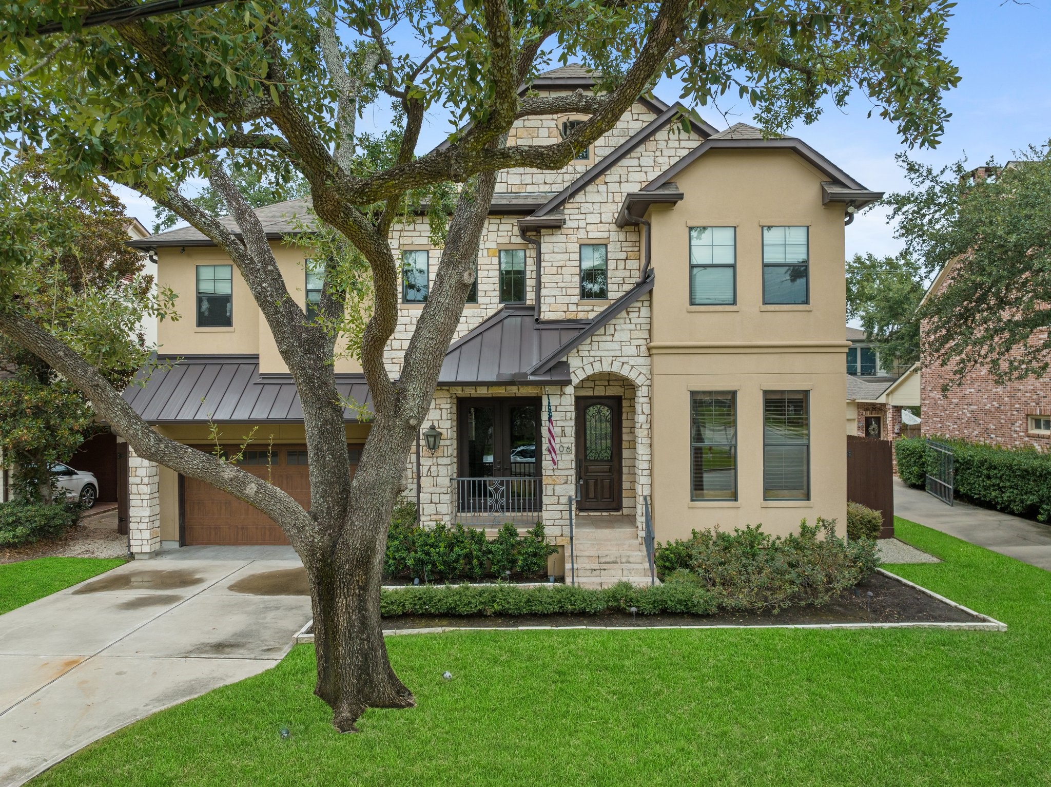 4806 Maple Street Bellaire TX 77401