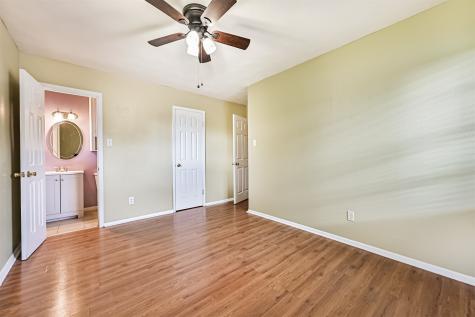 807 Temple Drive Hitchcock TX 77563