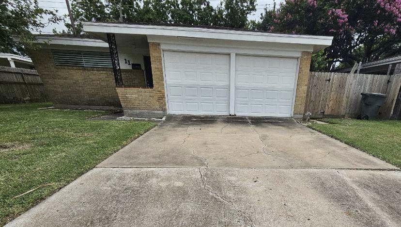 11 Manor Way Galveston TX 77550