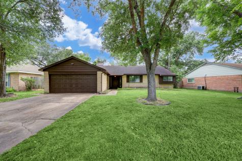 405 Stonehenge Lane Friendswood TX 77546