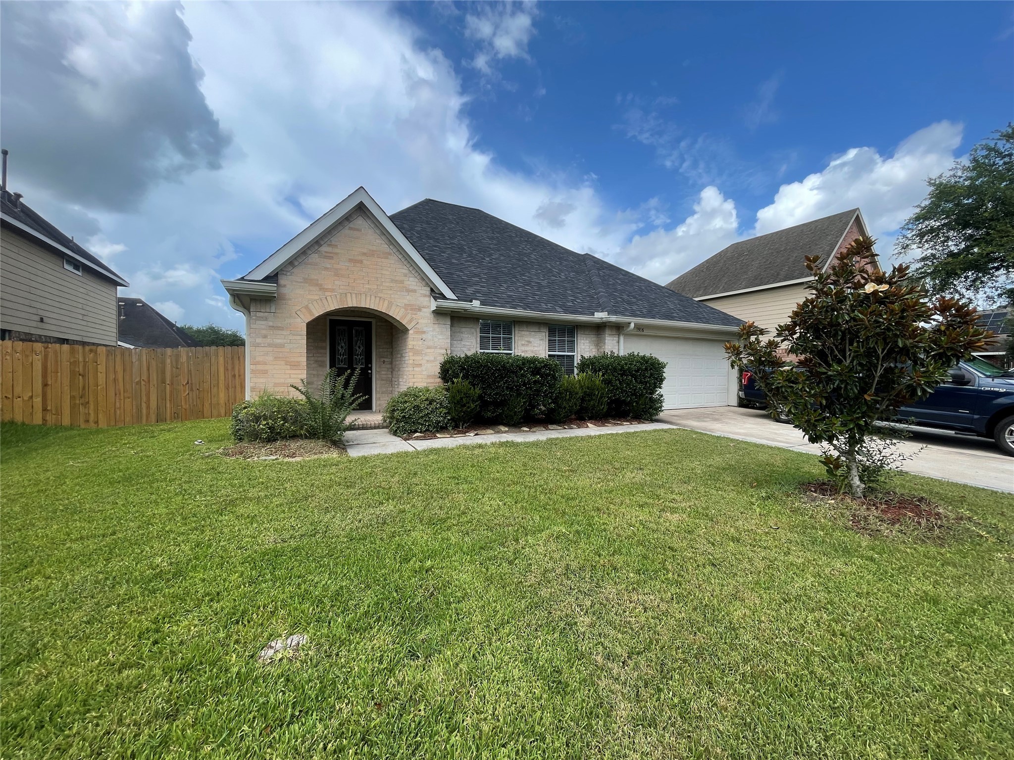 1916 Grandoak Drive Pearland TX 77581