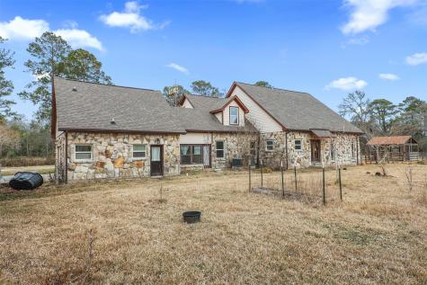 9009 Lazy Lane Hitchcock TX 77563