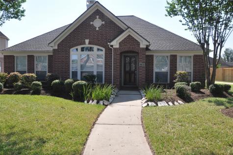 2303 Echo Harbor Drive Pearland TX 77584