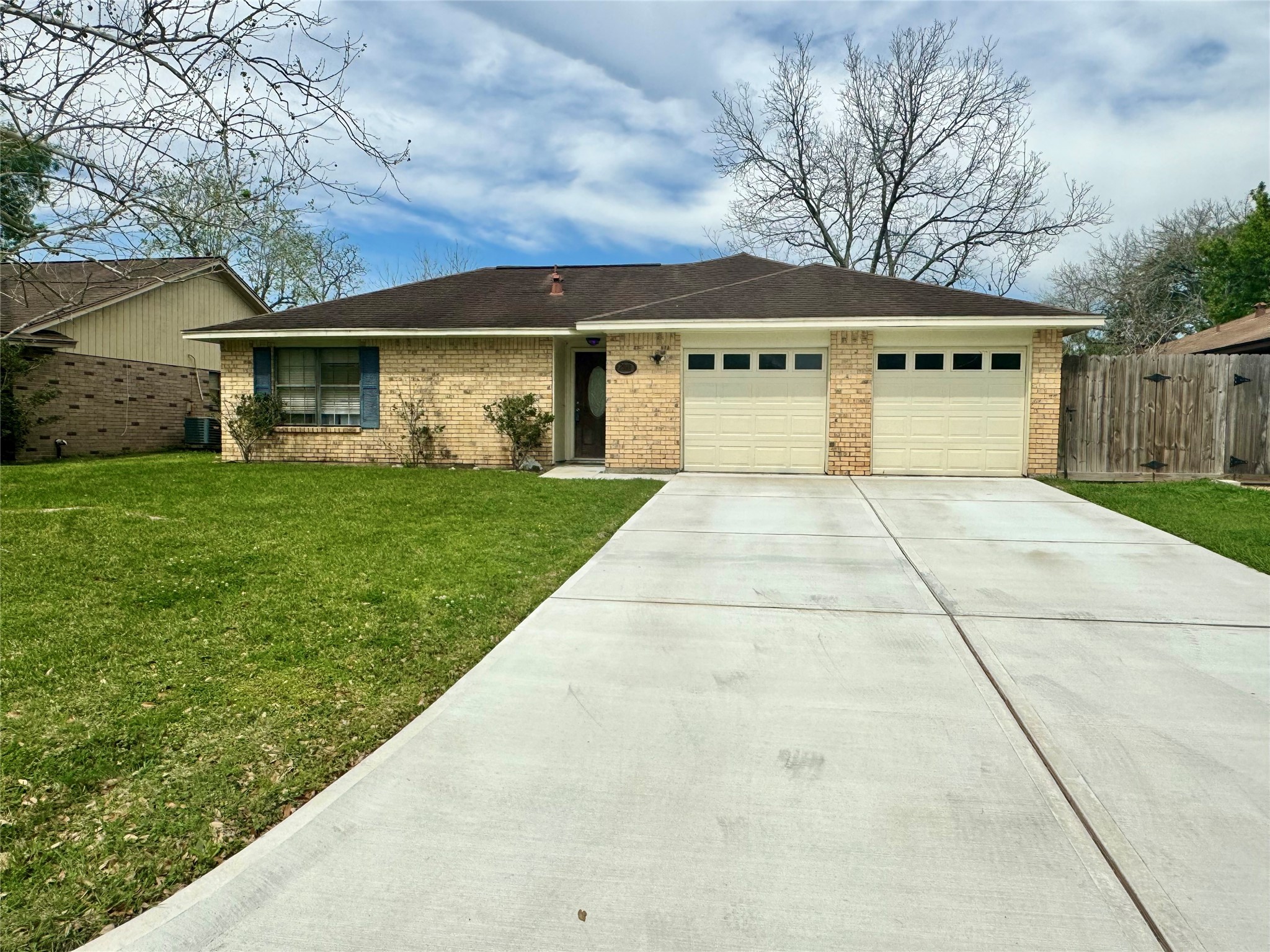 2316 Colonial Court S League City TX 77573