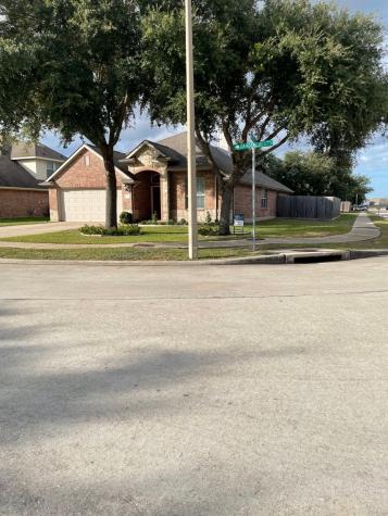 3002 Gardencrest Lane Dickinson TX 77539