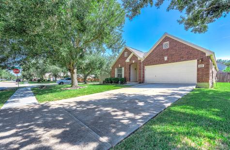 3347 Pebble Beach Lane Pearland TX 77584