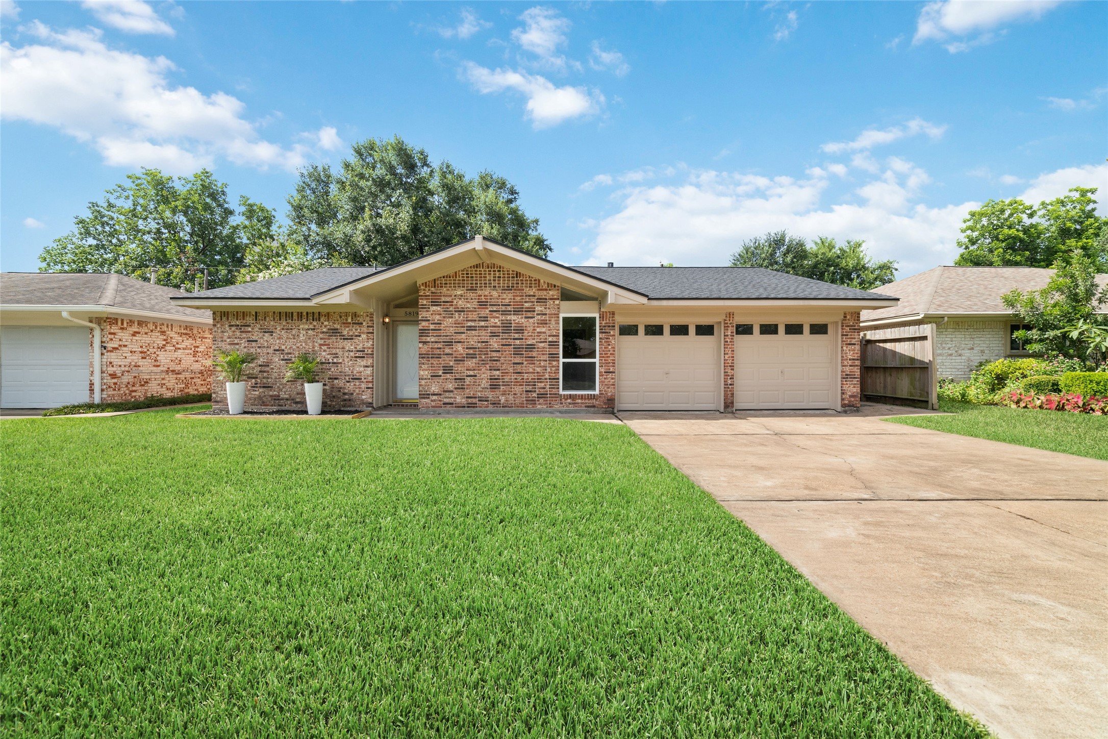 5819 De Lange Lane Houston TX 77092