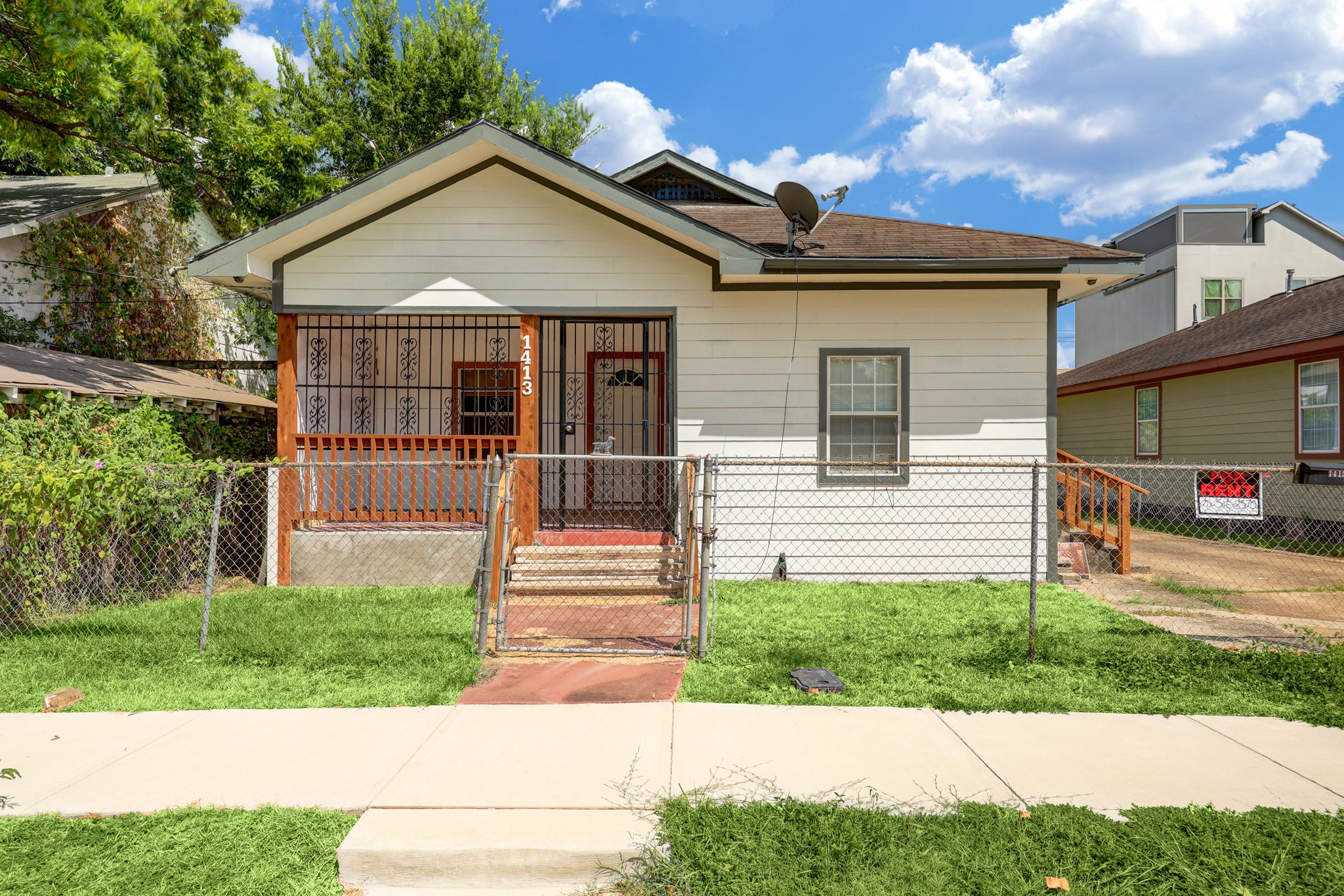 1413 Hussion Street Houston TX 77003