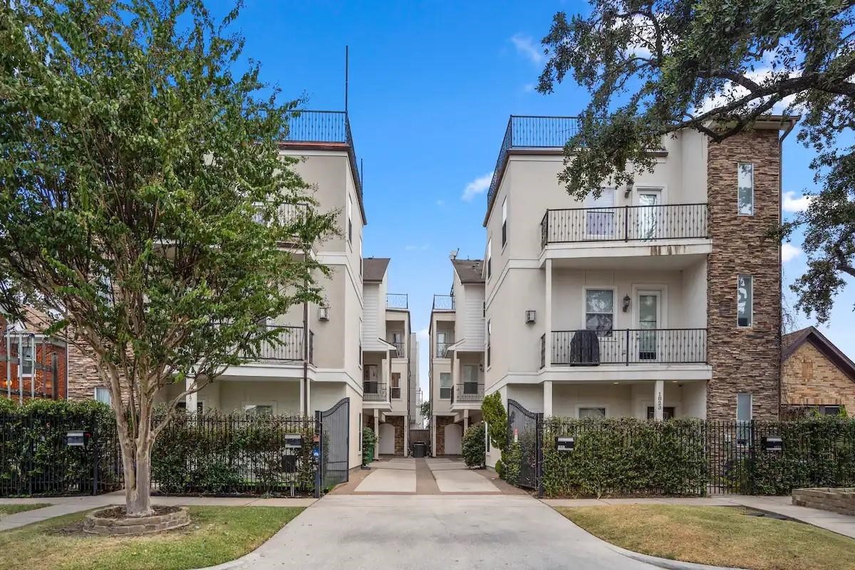 1821 Rosedale Street Houston TX 77004