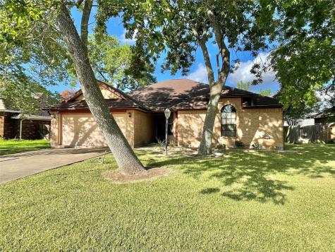 121 Bumelia Street Lake Jackson TX 77566