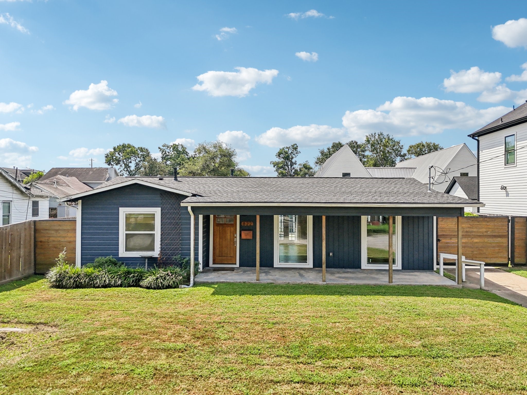 822 Avenue Of Oaks Street Houston TX 77009