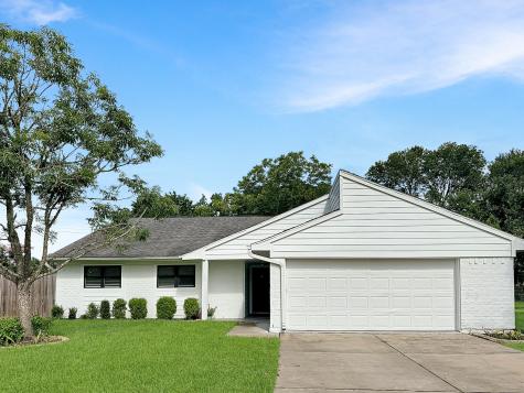 405 E Castle Harbour Drive Friendswood TX 77546