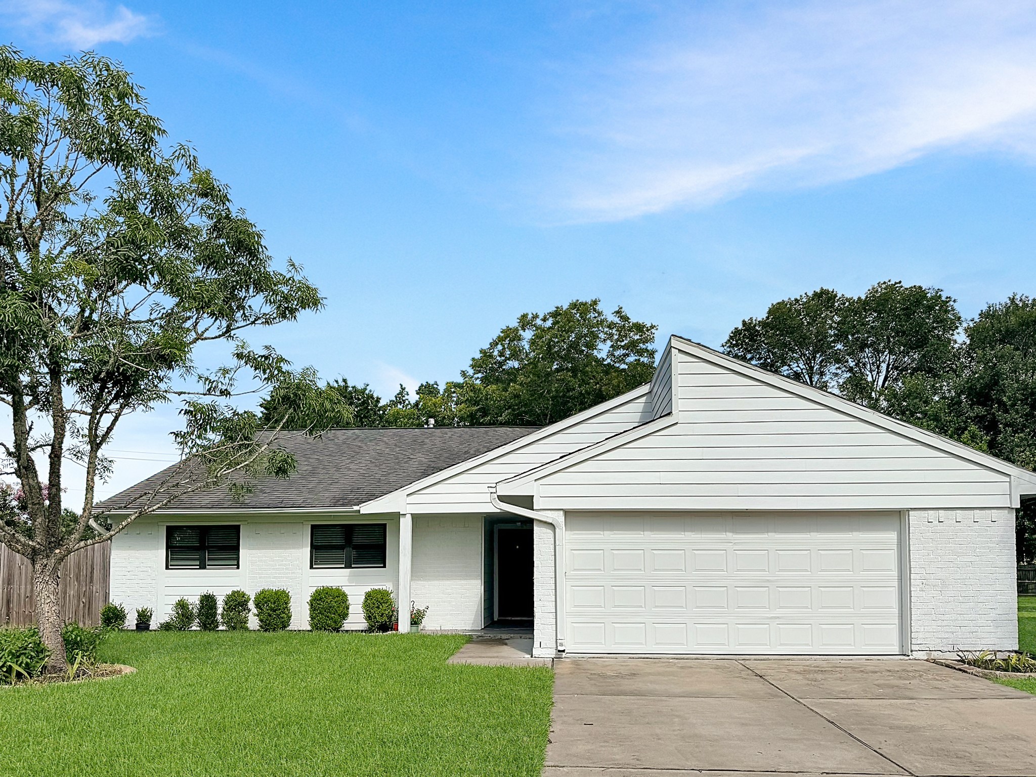 405 E Castle Harbour Drive Friendswood TX 77546