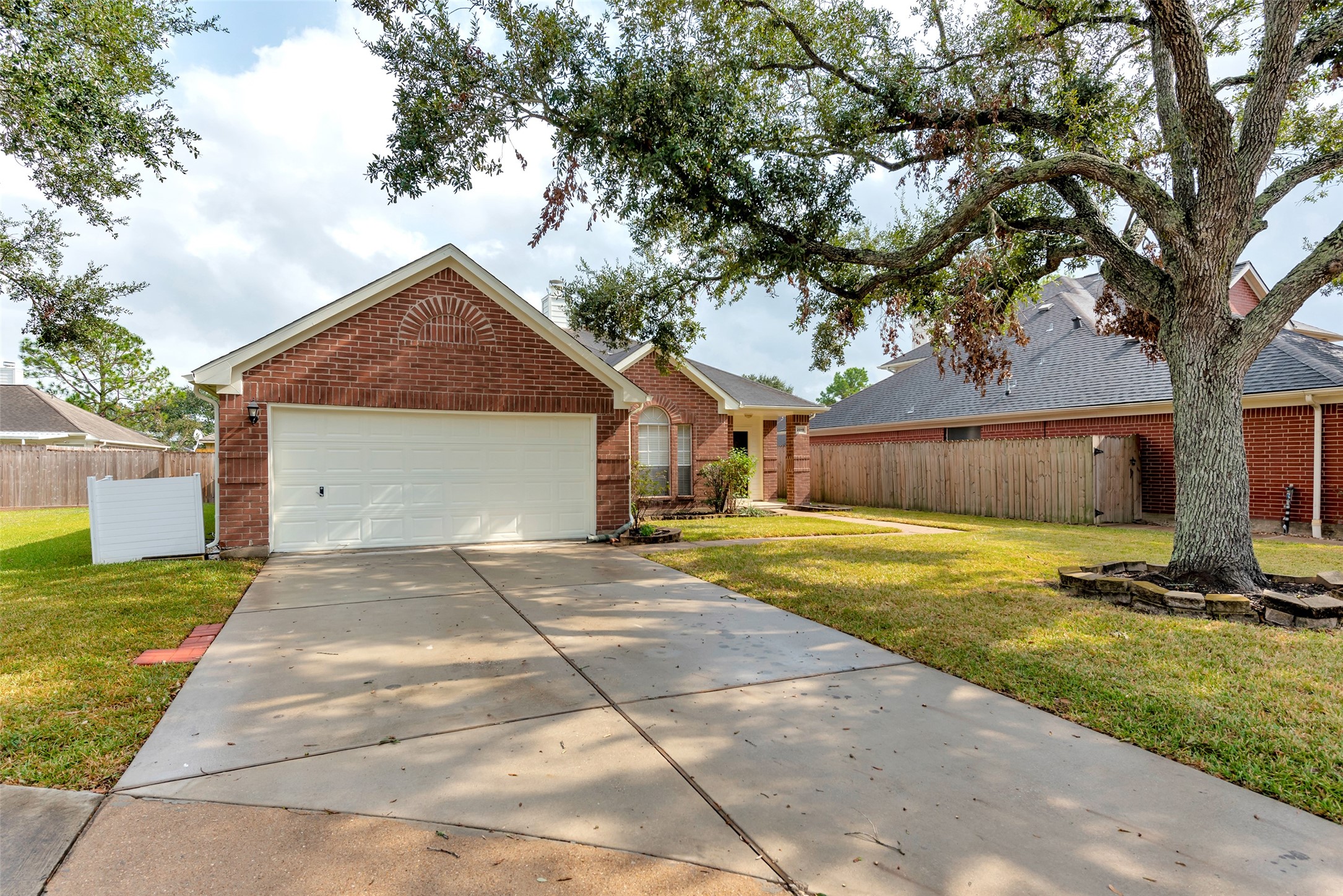2815 Burgess Hill Court Pearland TX 77584