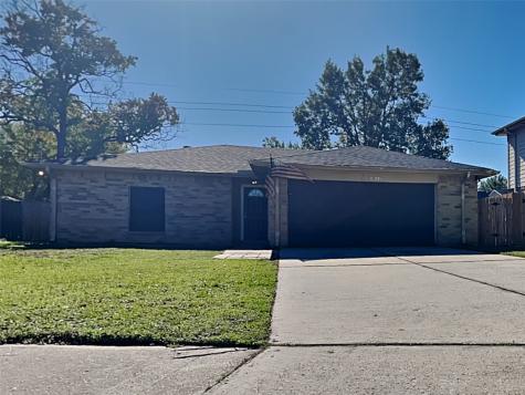 10111 Fernstone Lane Houston TX 77070
